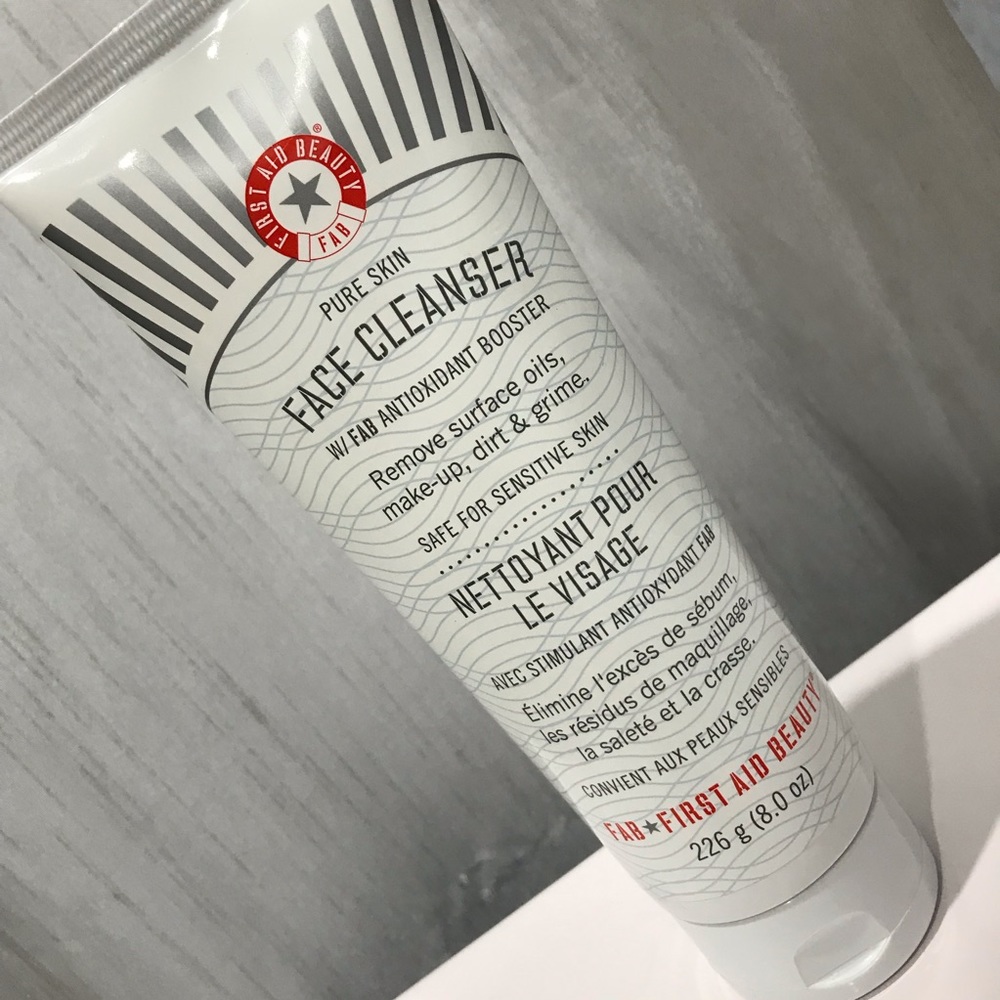 🆕 First Aid Beauty Pure Skin Face Cleanser